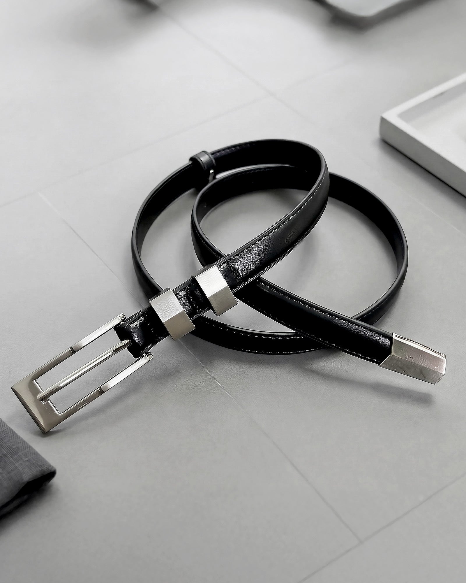 ミニマルスクエアバックルベルト Ot40001