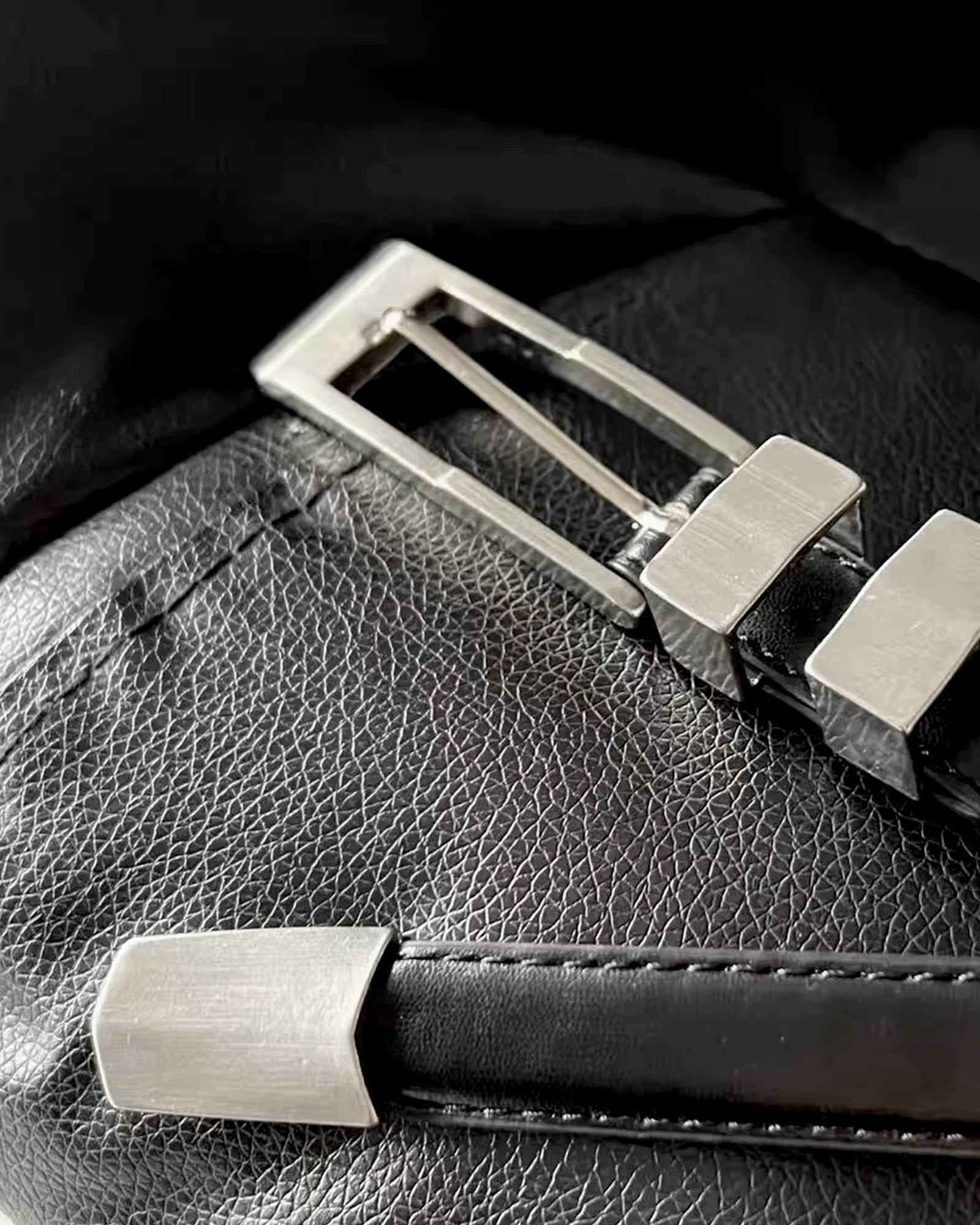 ミニマルスクエアバックルベルト Ot40001