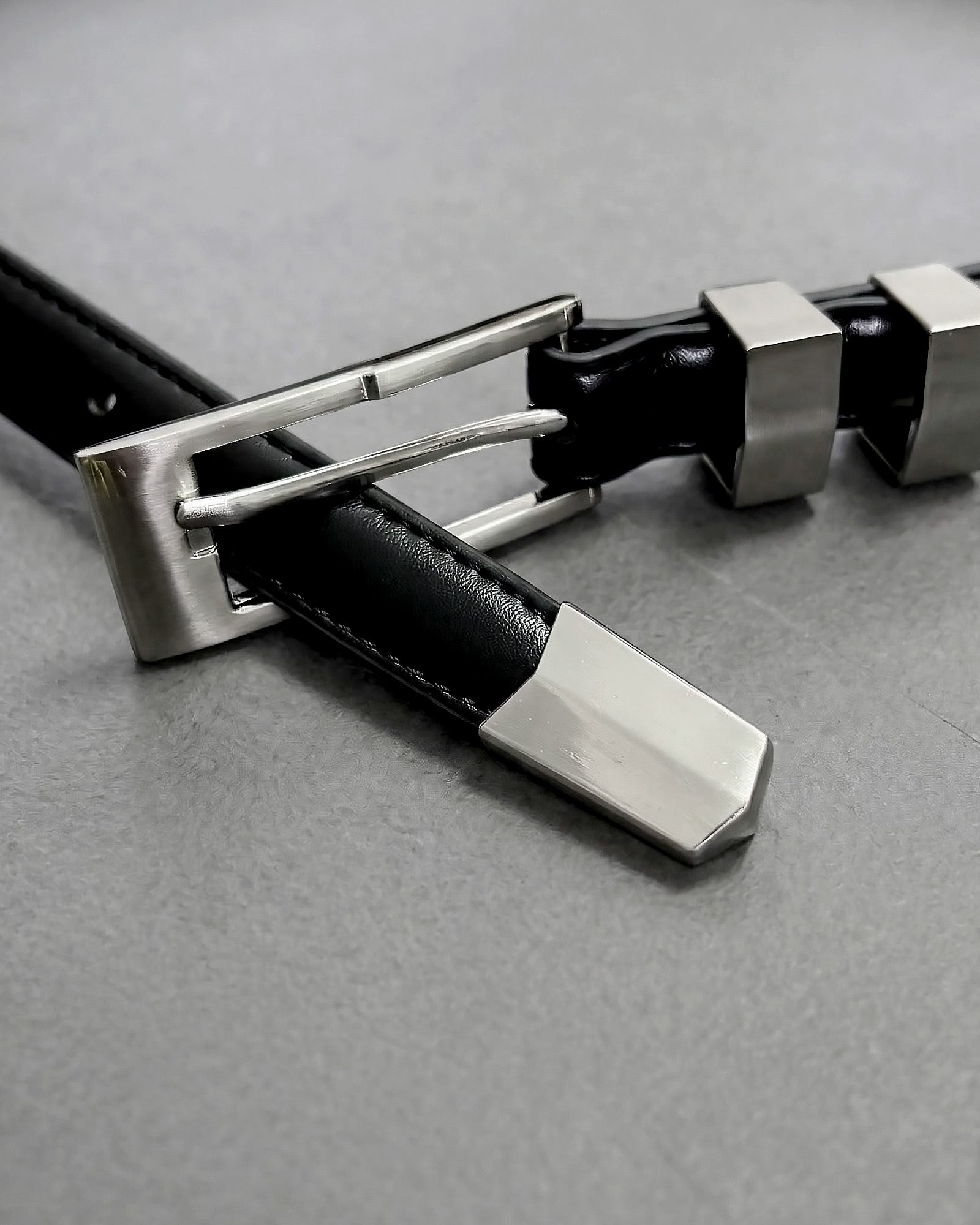 ミニマルスクエアバックルベルト Ot40001