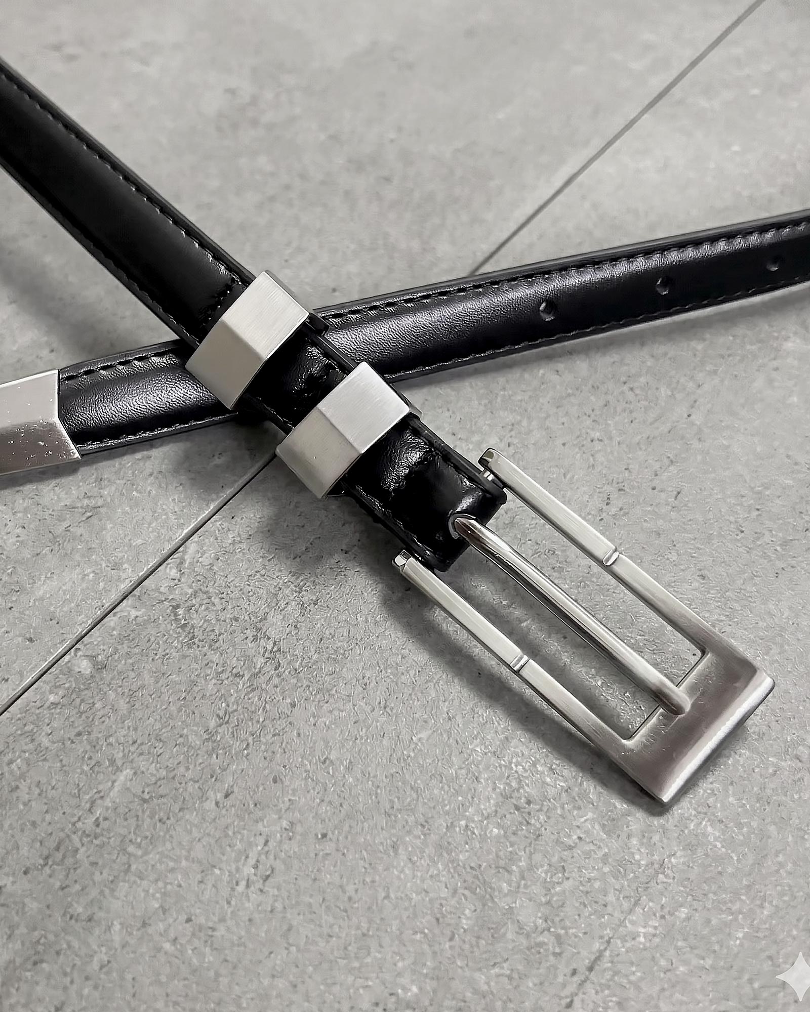 ミニマルスクエアバックルベルト Ot40001