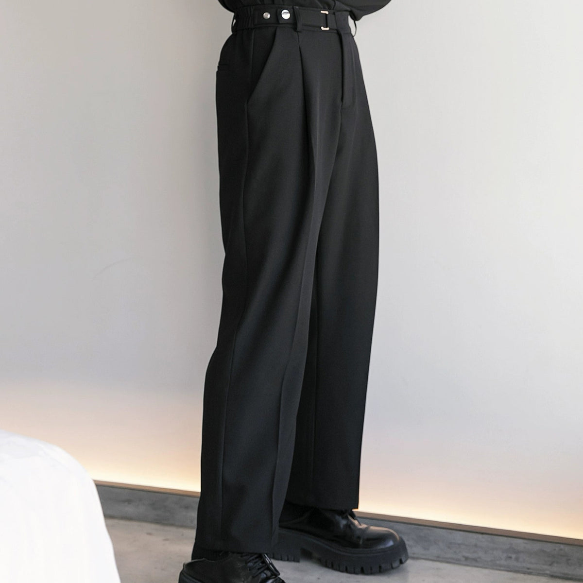 【美品】SISE／ポンチスラックス／ブラック センタープレスサイドボタンスラックス Ot11718